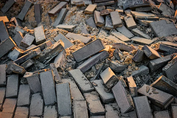 Superfície Danificada Pavimento Após Terramoto Muitos Tijolos Misturados Com Areia — Fotografia de Stock