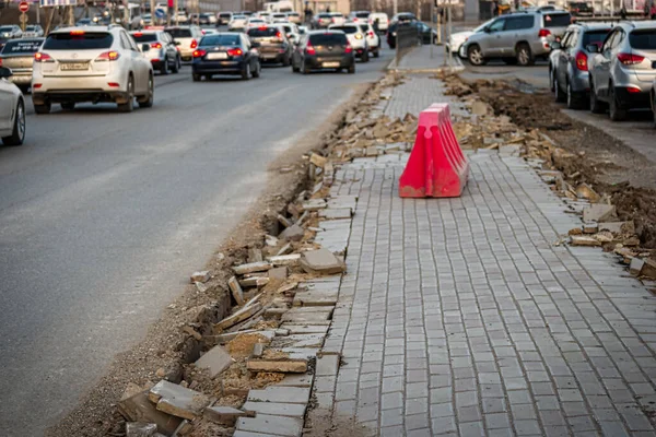 Danni Alla Pavimentazione Con Crepe Sulla Strada Molte Auto Copyspace — Foto Stock