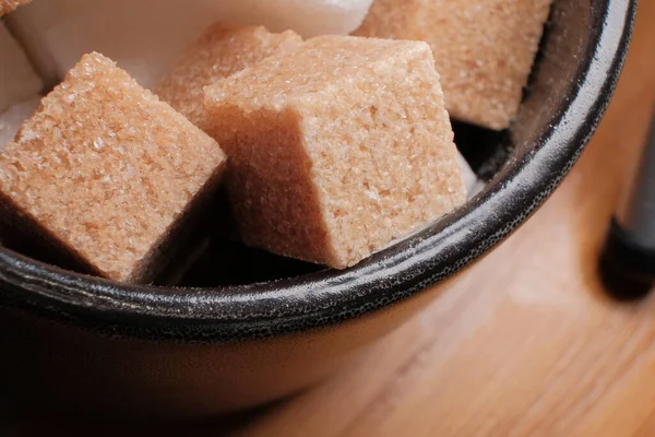 Makro Coklat Gula Kubus Dalam Mangkuk Gula — Stok Foto
