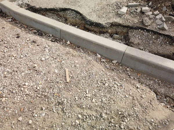 Road Reconstruction Renovation New Curbstone Installed Ready Fixed Concrete Copyspace — Foto Stock