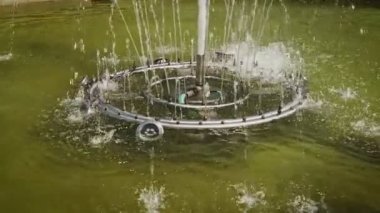 Şehir parkındaki suyu fıskiyeye çevirin