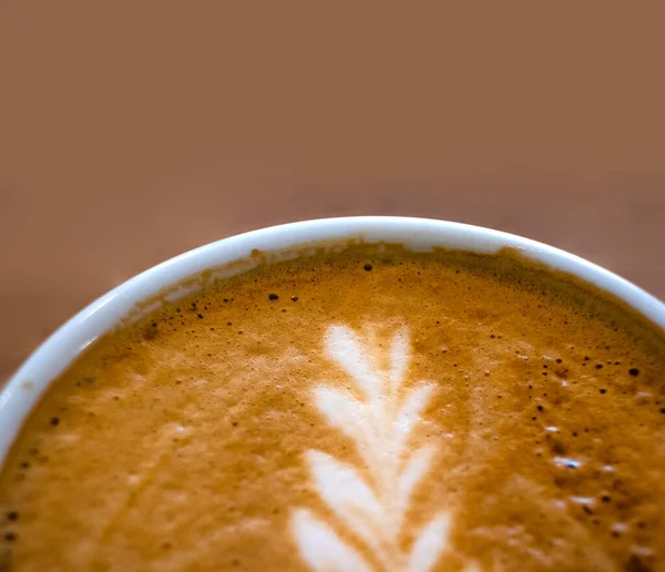 Macro Tazza Caffè Con Arte Schiuma Sulla Parte Superiore Forma — Foto Stock