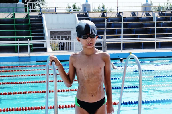 Boy  in swimming pool — Stock Photo, Image