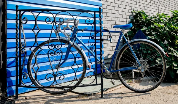 City-Fahrrad mit festem Gang — Stockfoto