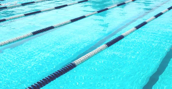 Boş şeritli yüzme havuzu — Stok fotoğraf