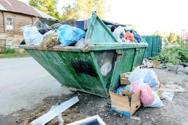Dolu çöp çöp Getto evleri gecekondu karşı