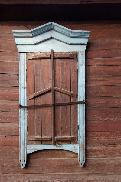 Vieja ventana de madera en Rusia —  Fotos de Stock