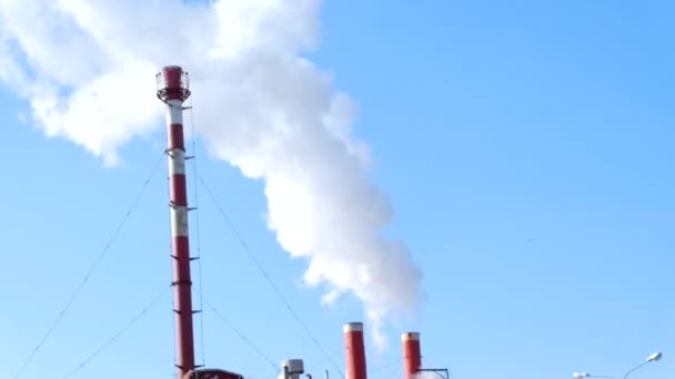 Imagens HD conceito de poluição do ar. Antiga central eléctrica — Vídeo de Stock