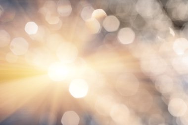 Parlak romantik bokeh. Su damlaları ve mercek parlaması veya flash ufuk noktalar