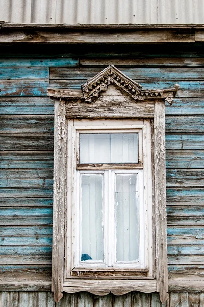 Velha janela de madeira — Fotografia de Stock
