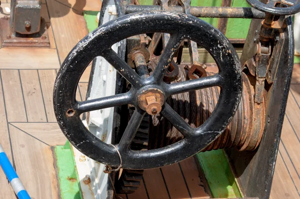 Verrostete Motorhaube oder Ventil — Stockfoto