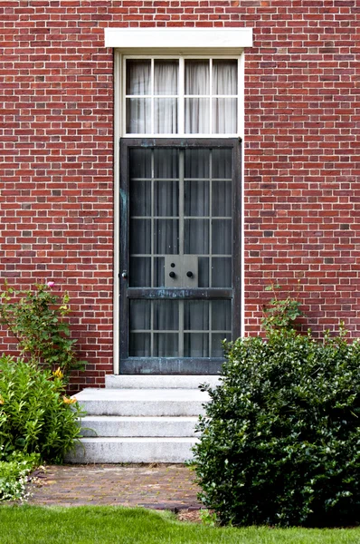 Black metal  Door in the Cambrige, Massachussets, US — Stock Photo, Image