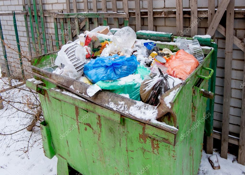 Overfilled trash dumpster from above view Stock Photo by ©mettus 69773429