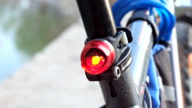Bisiklet yanıp sönen ışık