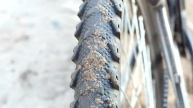 Bisiklet lastiği ve zincir