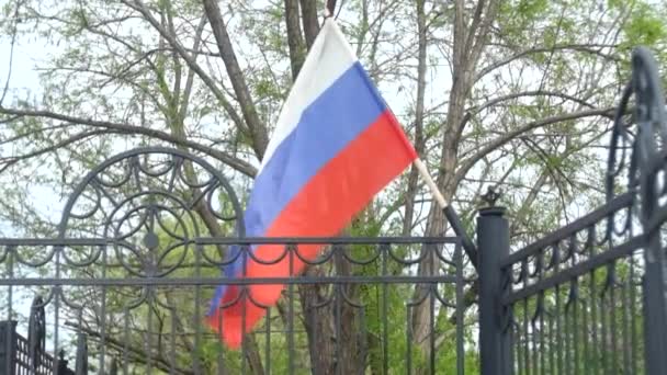 Раздувание российского флага — стоковое видео