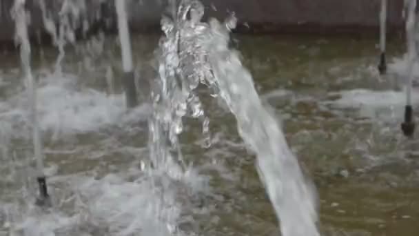 Agua corriente de la fuente — Vídeos de Stock