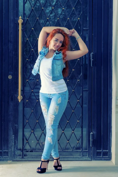 Full length portrait of sexy red haired women in blue jans posin — Stock Photo, Image