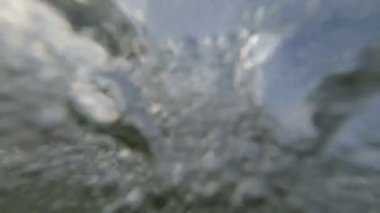 Dalgaları içine dalış