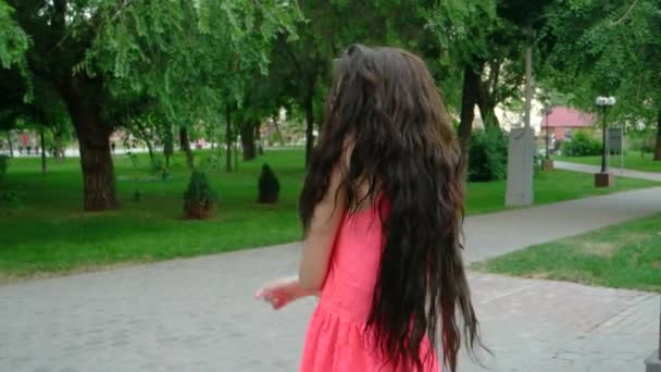 Young beautiful long curly hair woman dancing outdoors — Stock Video