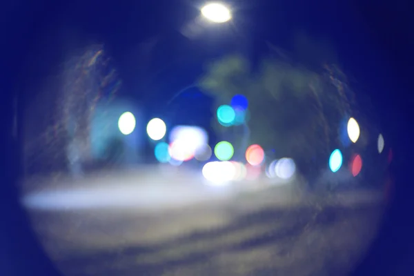 Noite rua bokeh desfocado embaçado fundo tonificado azul — Fotografia de Stock