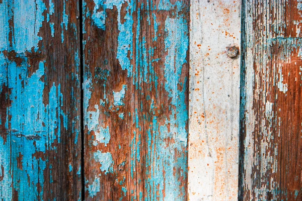 Διαβρωμένες σανίδες ξύλου μισό βαμμένο με μπλε χρώμα — Φωτογραφία Αρχείου