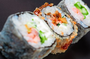 Makro üç farklı suşi