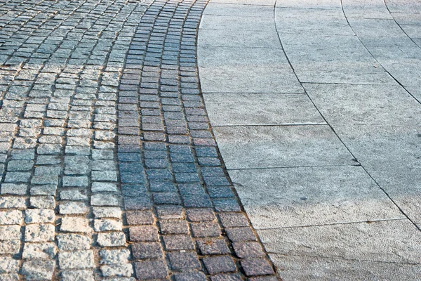 Wygięty chodnik betonowa — Zdjęcie stockowe