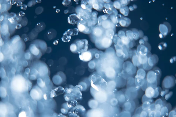 Blu gocce d'acqua levitazione sfondo — Foto Stock