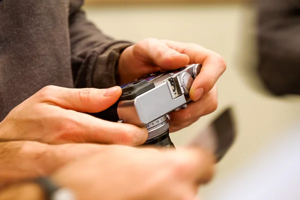 Vintage fillm photocamera in man hands — Stock Photo, Image