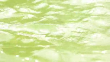 Sakinleştirmek su yüzeyine çok yakın odak kadar makro çekim