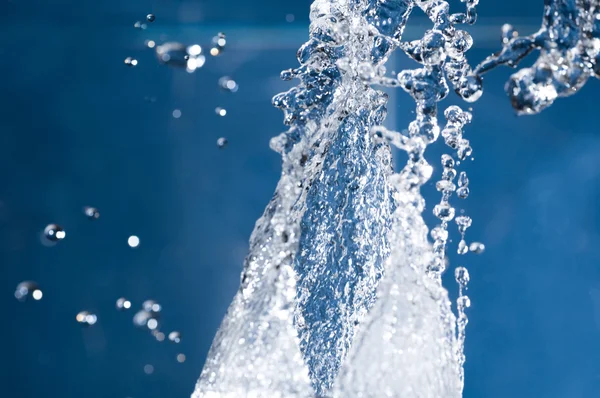 Salpicadura de gotas de agua de cerca — Foto de Stock