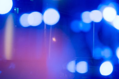 Spot ışık mavi renk ile bulanık Oda