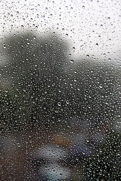 Gotas de lluvia en la ventana — Foto de Stock