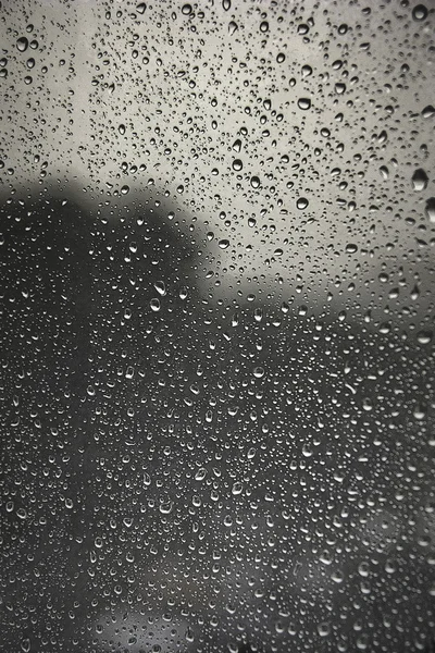 Gouttes de pluie sur la fenêtre — Photo