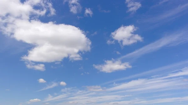 Céu azul bonito — Fotografia de Stock