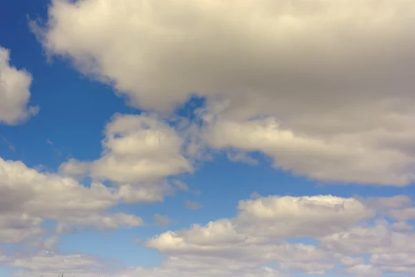 Hermoso cielo azul con nubes — Foto de Stock