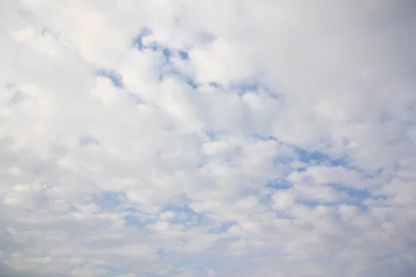 Hermoso cielo azul con nubes —  Fotos de Stock