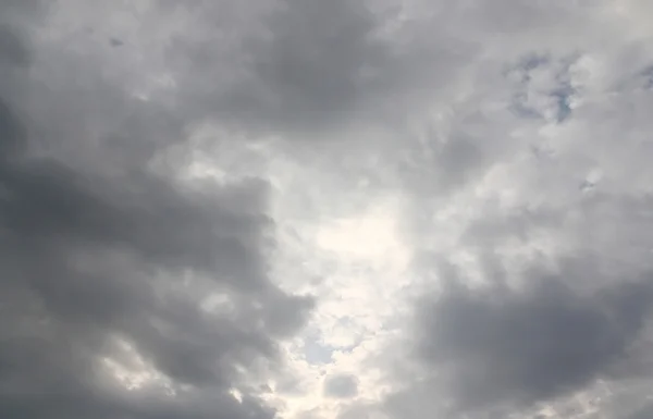 Mooie dramatische hemel met wolken — Stockfoto