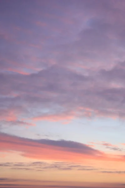 Piękne wieczorne niebo z chmurami — Zdjęcie stockowe