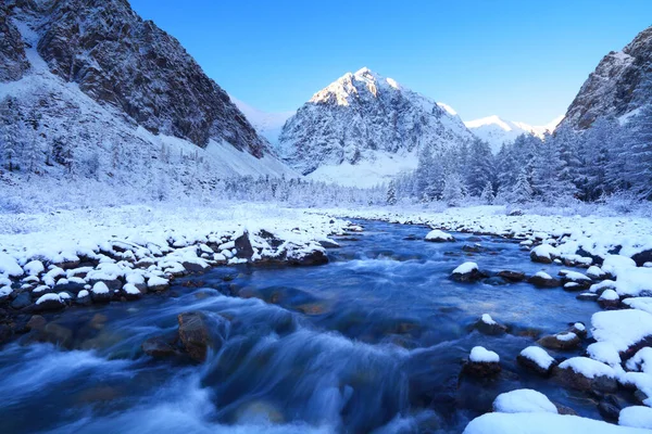 Rzeka Aktru Rozmyciem Ruchu Podczas Wschodu Słońca Góry Altai — Zdjęcie stockowe