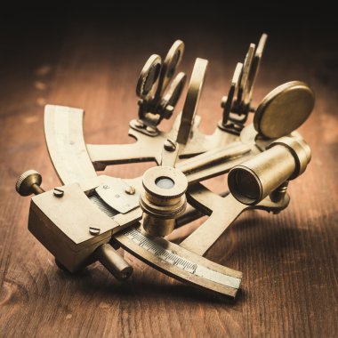 eski bronz sextant 