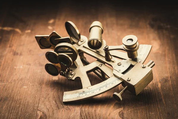 Oude bronzen sextant — Stockfoto