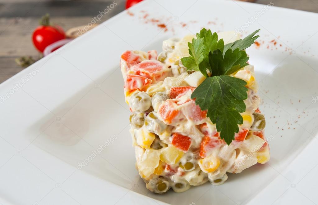 Салат овощной русский