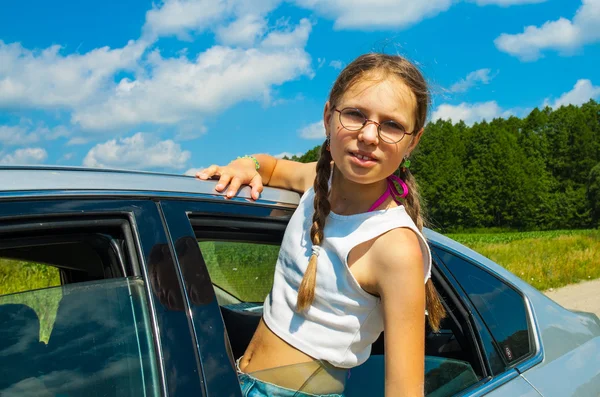 Little girl traveling by car — Stock Photo, Image