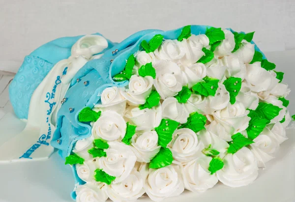 Cake in the form of a bouquet of white roses — Stock Photo, Image