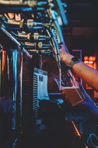 Bartender Hand Beer Tap Pouring Draught Beer Glass Serving Restaurant — Stock Photo, Image