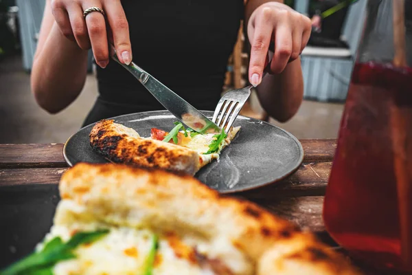 Woman Hands Knife Fork Cutting Pizza Table Cafe Outdoor — Fotografia de Stock