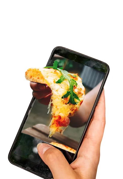 Woman Hand Toma Una Rebanada Pizza Napolitana Carne Teléfono Inteligente — Foto de Stock