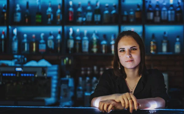 Portrait Young Attractive Woman Bartender Bar Counter — Stock Photo, Image